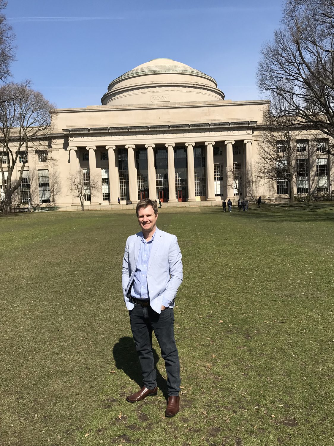 Edivandro Conforto no campus do MIT, em Cambridge
